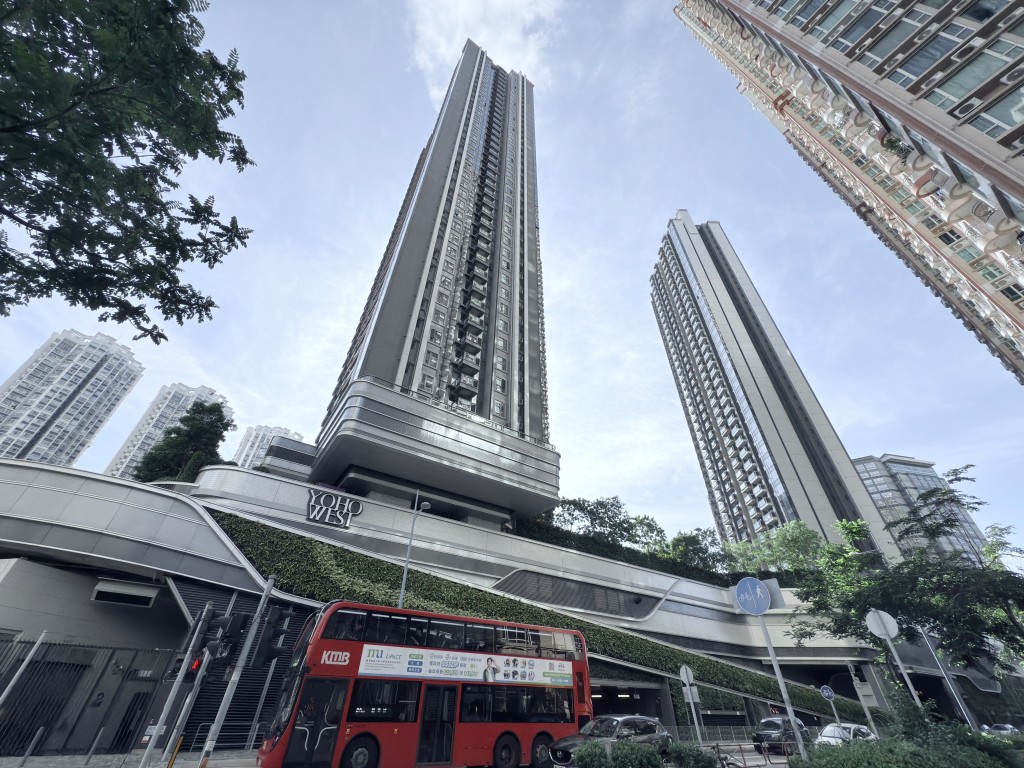 天水圍YOHO WEST 1B座高層B6室,面積約408方呎,以555萬元成交。 天水圍YOHO WEST 1B座高層B6室,面積約408方呎,以555萬元成交。