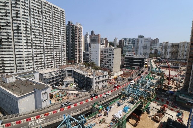 中九龍繞道（油麻地段）通車後，在繁忙時間，由油麻地前往九龍灣的車程可由約30分鐘縮短至僅約5分鐘。資料圖片