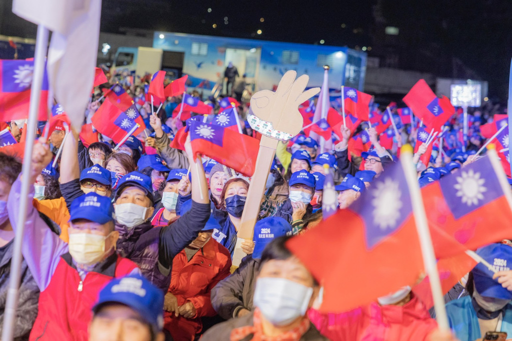 台灣大選到最後衝刺階段，各黨派全力動員催票。