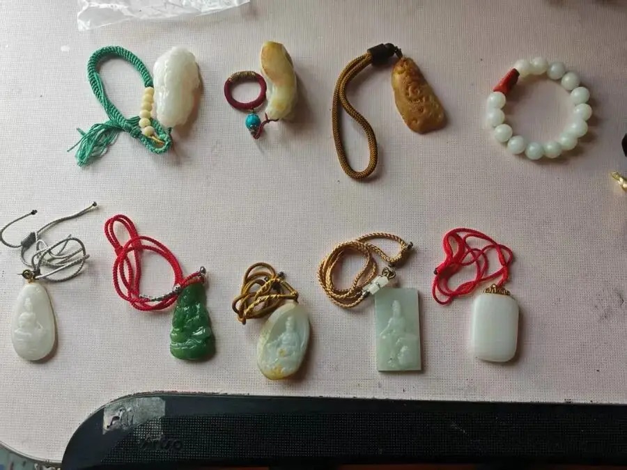 上海貪心保姆在僱主死亡後2天轉走銀行50萬，並變賣玉器圖利。