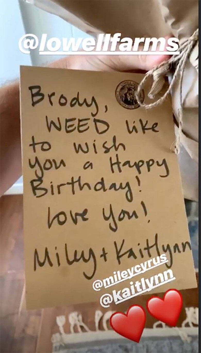 Miley與Kaitlynn送Brody大麻產品。IG