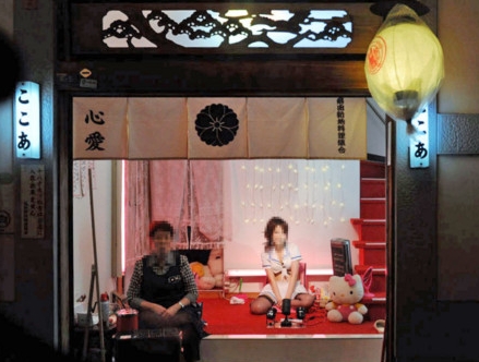 雖然臉部已經模糊，但事件還是引起網民爭議。《2ch》圖片