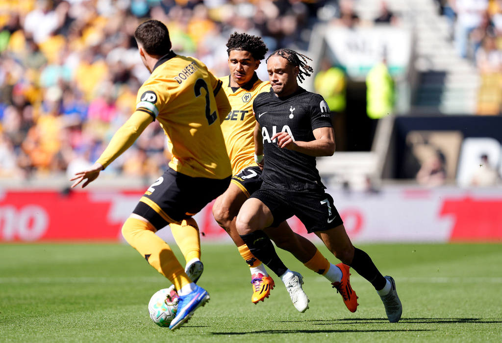 西蒙斯对于未能为热刺护级奋战至最后，感到心碎。美联社