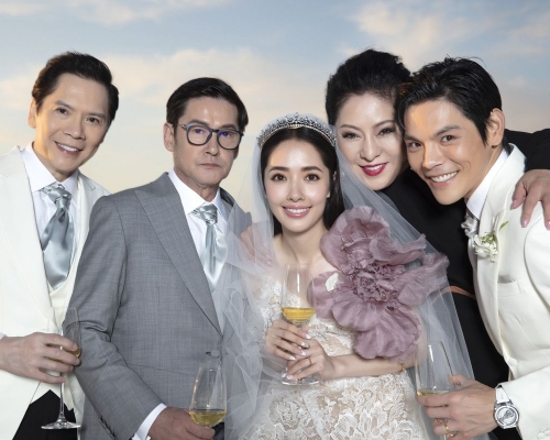 郭碧婷头冠就是奶奶向太8年来的珍藏。