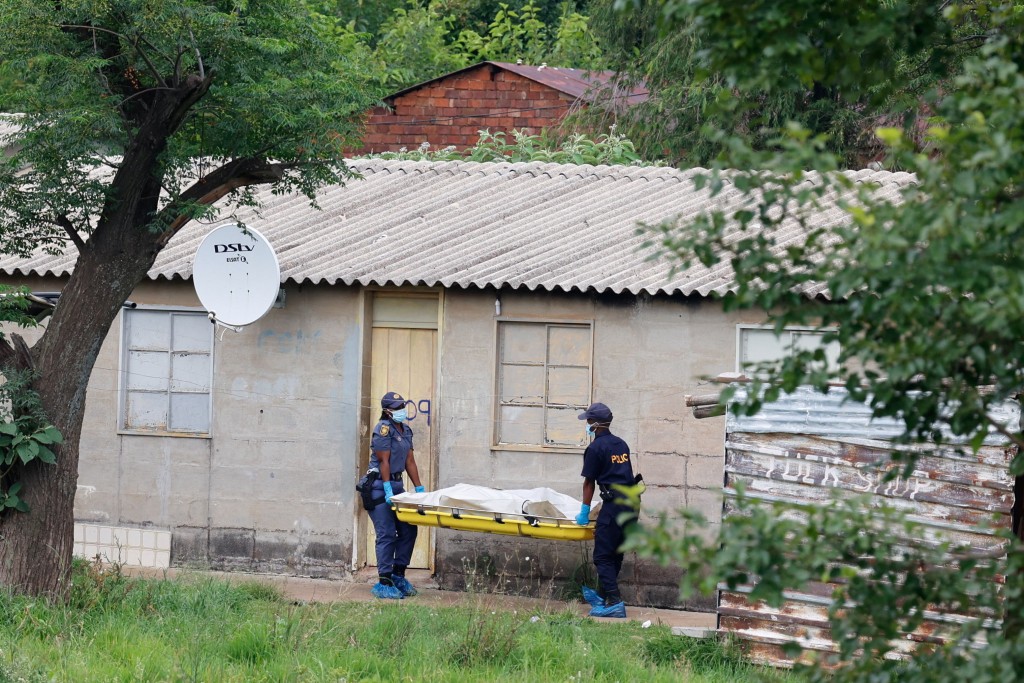 槍擊造成11人死亡，包括3名兒童。路透社