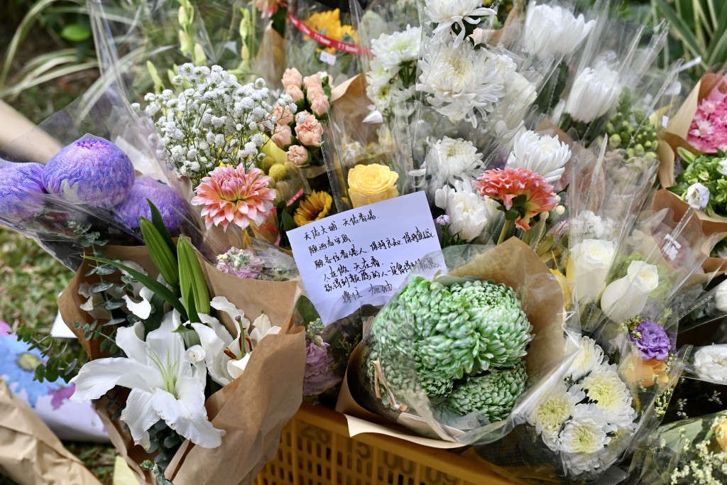 可將接收新聞的時間限制在每天早晚各約十分鐘，並盡量選擇文字、電台或經過篩選的資訊形式。