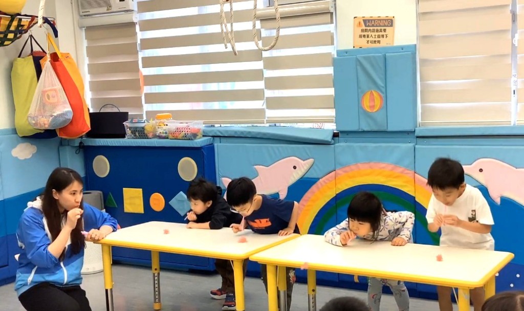 透過感受活動《惱氣吹吹吹》，一起練習使用冷靜法寶「深呼吸」。