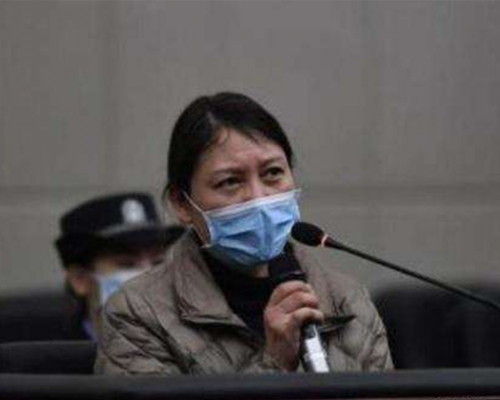 劳荣枝今日受审。网图