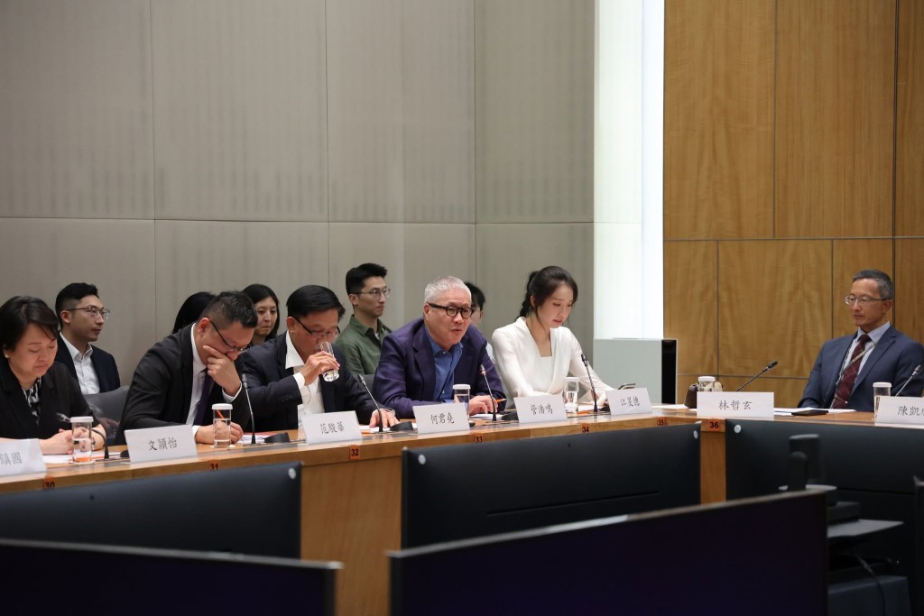 多名立法會議員與特首李家超會面。 多名立法會議員與特首李家超會面。