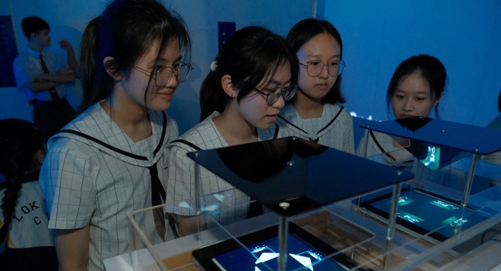 「學生視覺藝術作品展」周三展開,展出500多年全港中小學生視覺藝術作品。蔡若蓮facebook圖片