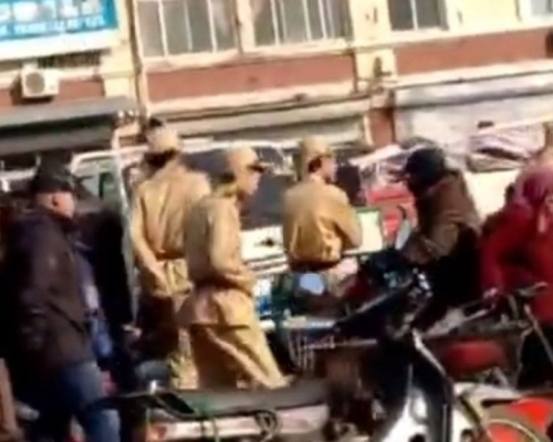 濟南6位快手主播為提升人氣增加點擊率,策劃穿日軍服直播。(網圖)