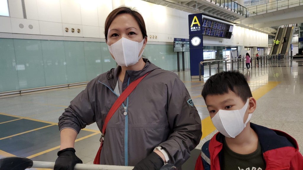 鄧女士母子。