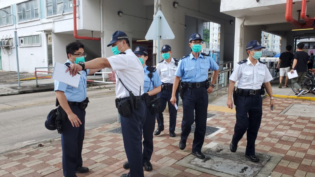 祿泉樓外有警員拉起封鎖線