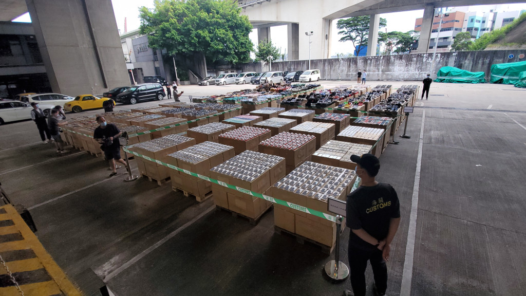 海關檢獲約6.3萬件懷疑冒牌貨物。