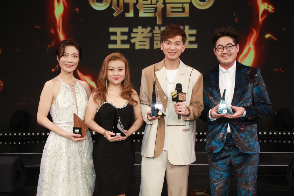 龍婷（左一）獲得「觀眾最愛好聲音」殊榮。