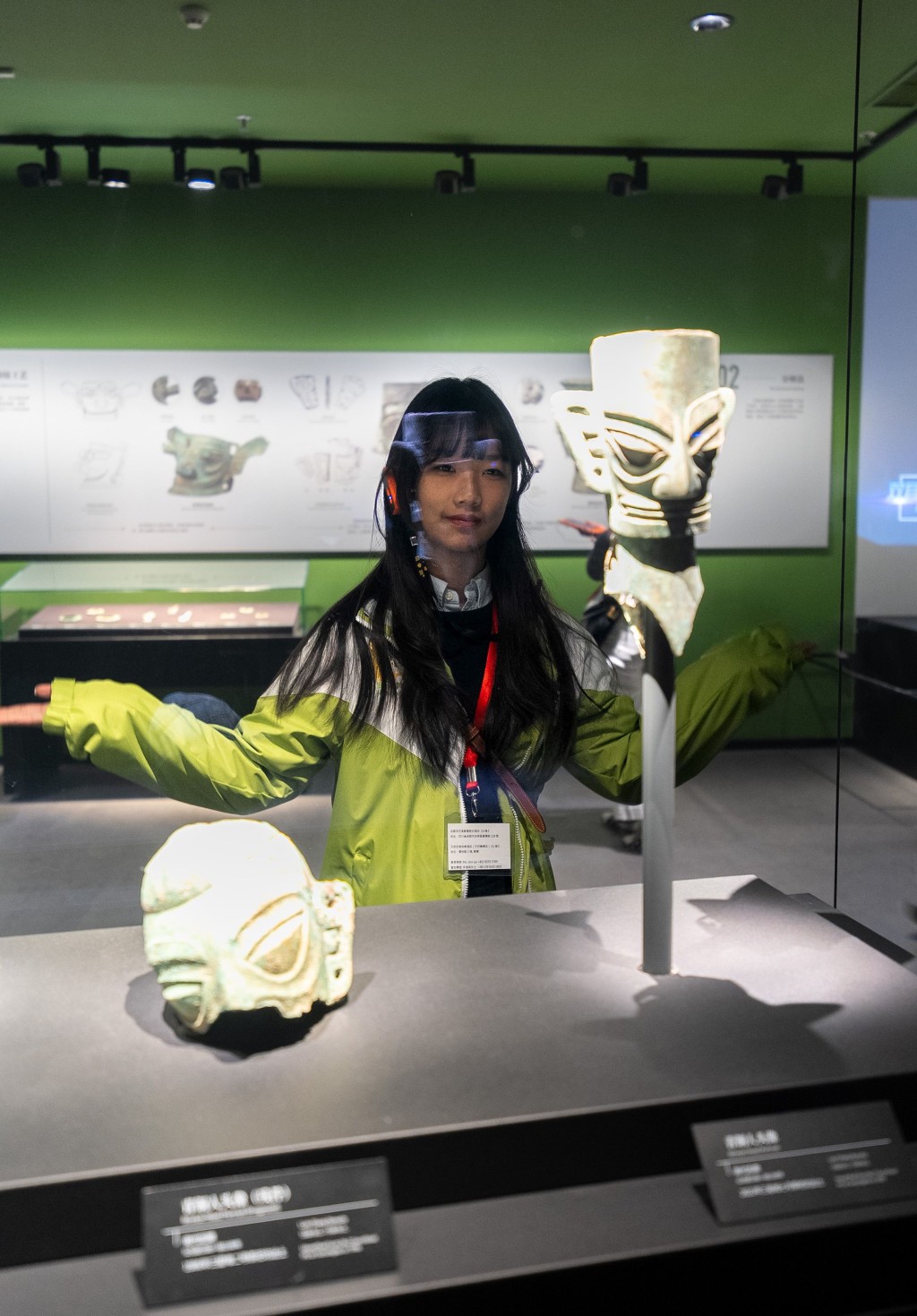 交流團此行還觀賞三星堆博物館。 交流團此行還觀賞三星堆博物館。