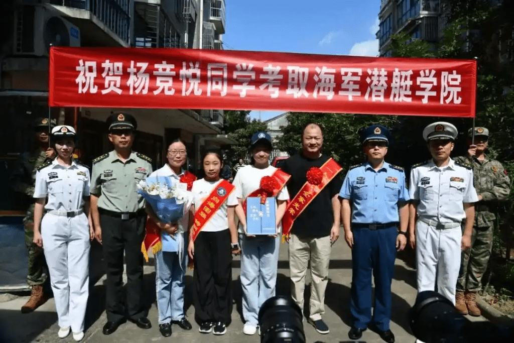 楊競悅是海軍潛艇學院首位江蘇女學員。 楊競悅是海軍潛艇學院首位江蘇女學員。