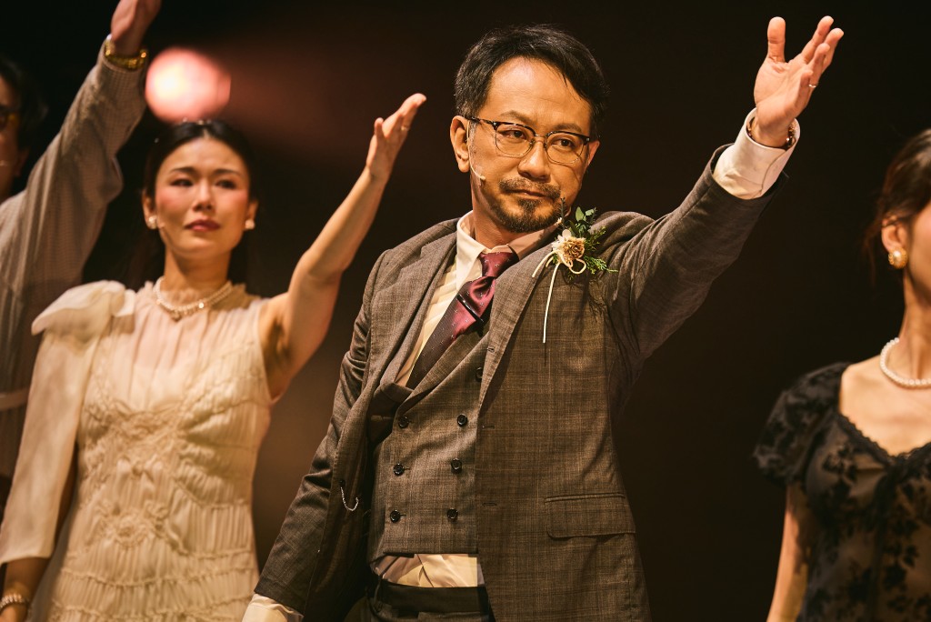 何嘉莉、朱栢謙帶淚謝幕。 何嘉莉、朱栢謙帶淚謝幕。