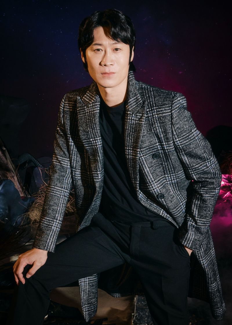 陳善奎飾演安全企劃部的海外隊員，與李政宰同組。