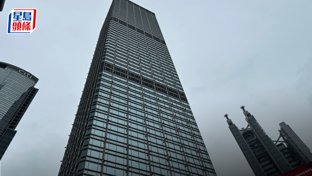 长和去年基本盈利升7% 末期息多派6% 李泽钜：地缘政治令出售港口磋商更复杂