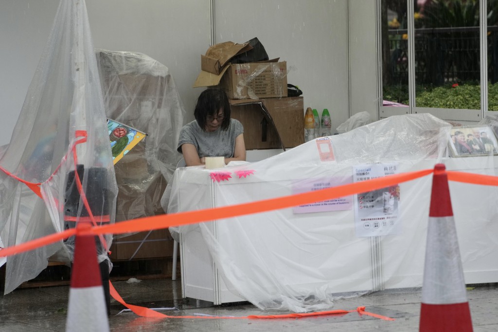 民政总署第二场“开心香港”美食市集因天雨宣布暂停。苏正谦摄