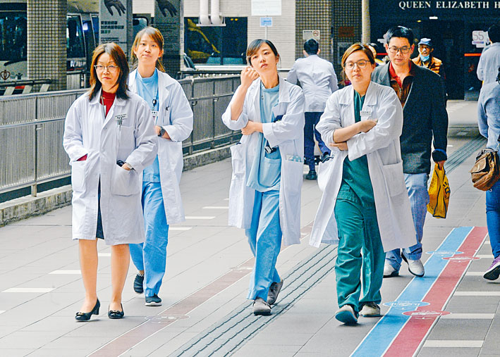 ■醫管局在二○一九至二○年度將招聘五百二十名醫生及二千二百七十名護士，以紓緩人手。
