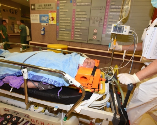 傷者重傷送院治理。