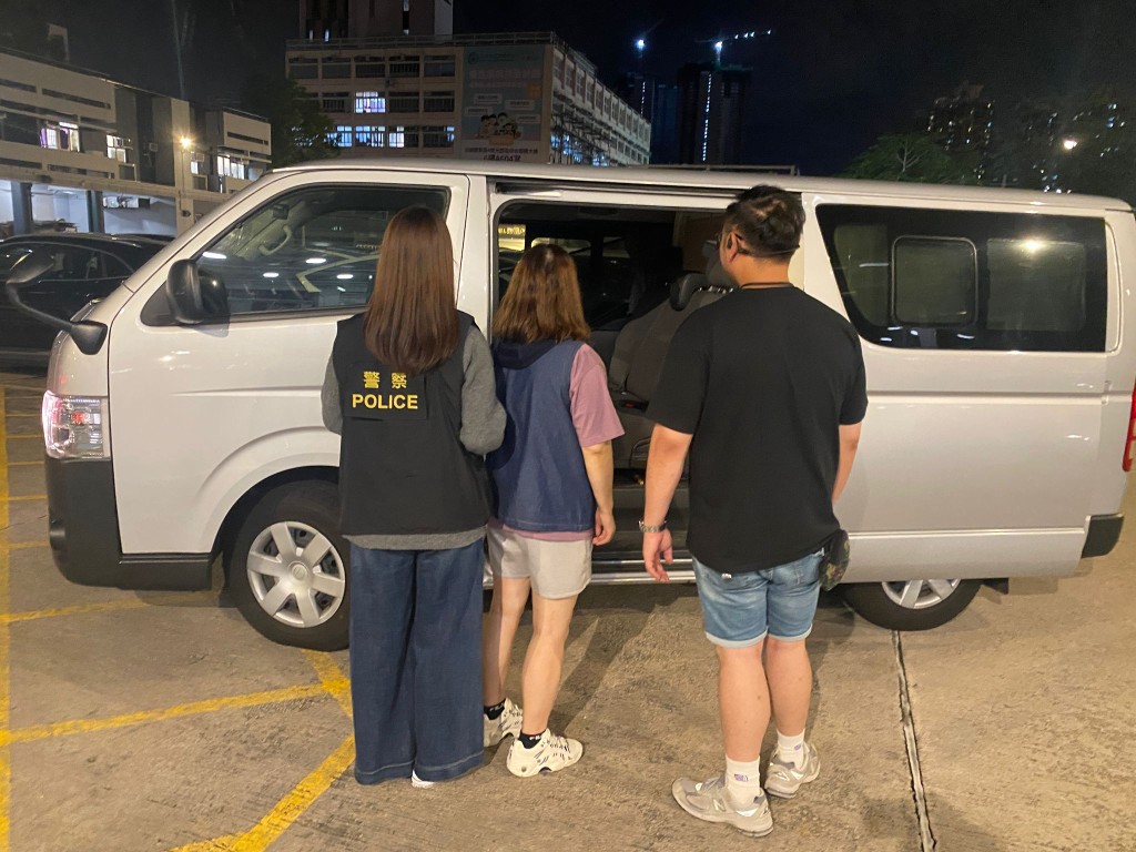 行動中,警方拘捕3名男女。警方提供 行動中,警方拘捕3名男女。警方提供