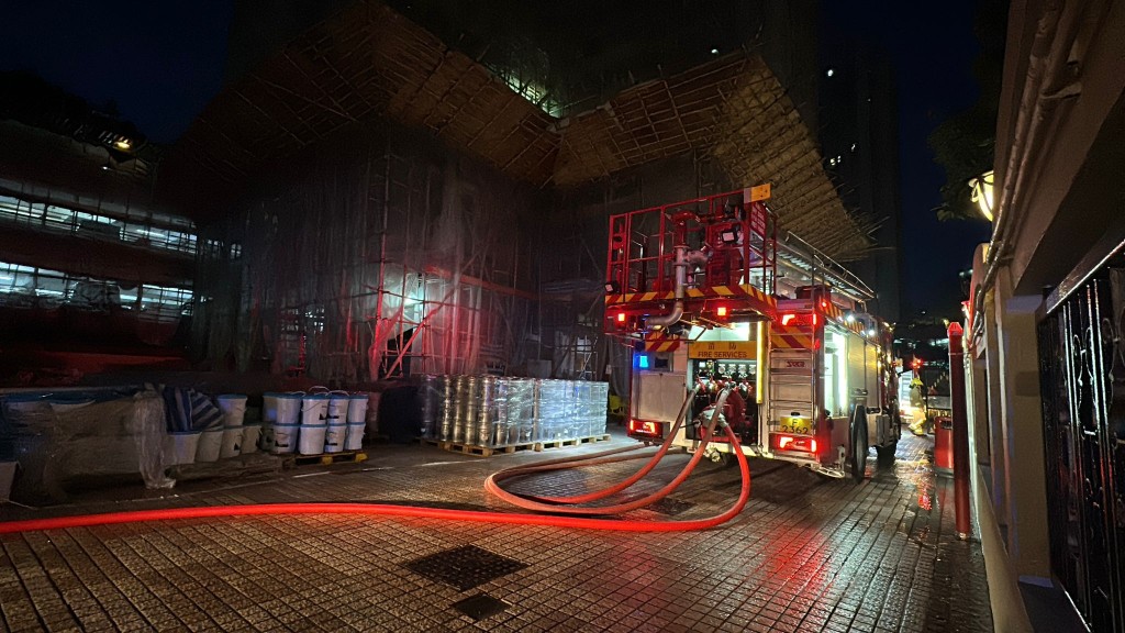 屯門怡樂花園單位起火 同時發現男子伏屍地上