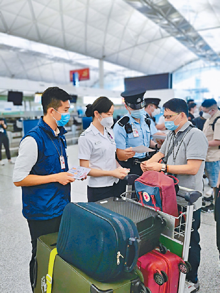 ■香港與內地實施通關逾一星期，入境處已在去年年底陸續調配約二千名同事，重回不同管制站。