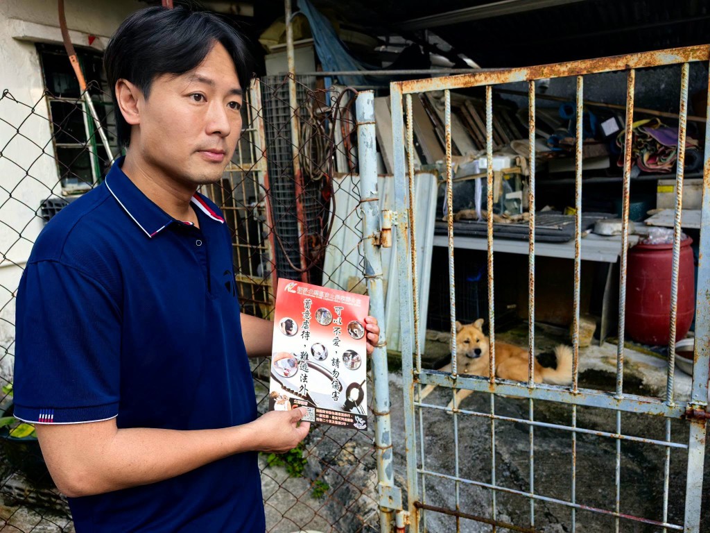 警方聯同地區人士向村民宣傳防止殘酷對待動物。FB:屯門警區 警方聯同地區人士向村民宣傳防止殘酷對待動物。FB:屯門警區