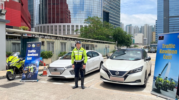 警方在將軍澳區打擊白牌車。