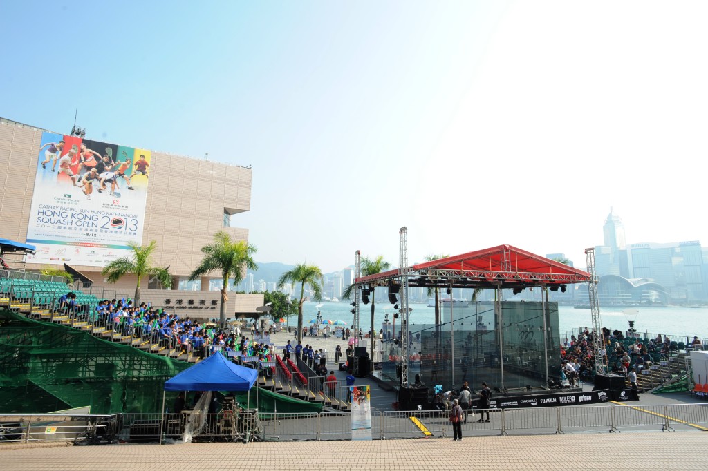 上次户外举行，系2013年于香港文化中心广场。