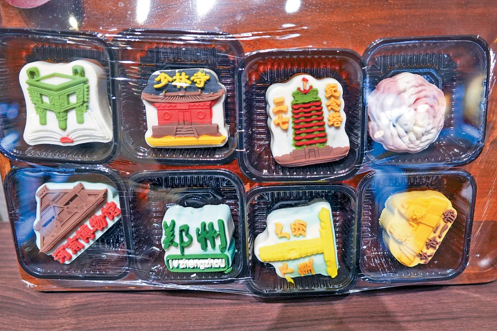 鄭州市文創月餅市場新意十足。