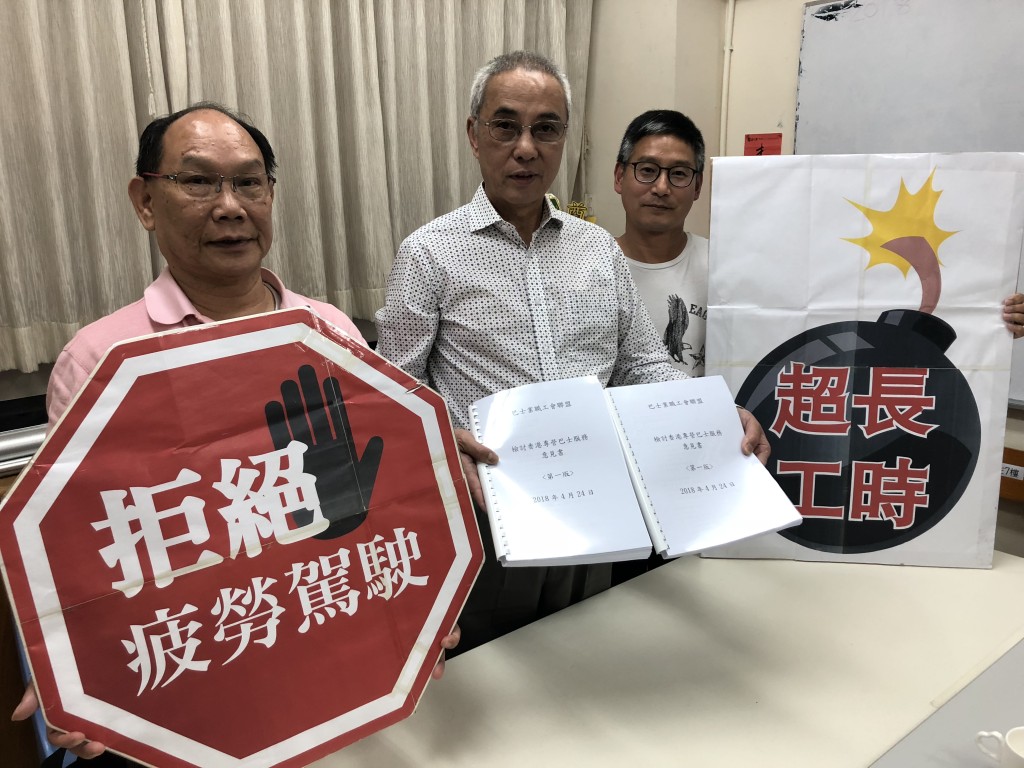 林乃華（右一）。資料圖片