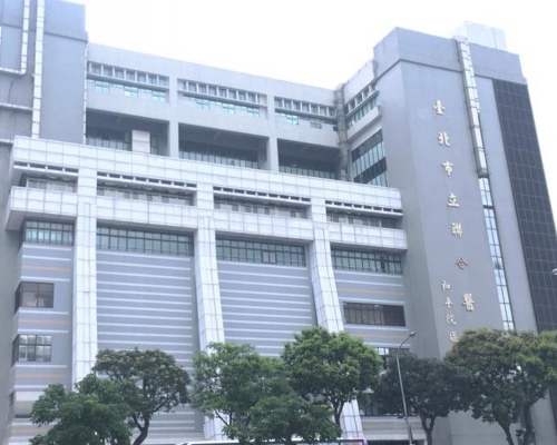 台灣和平醫院的護士兒子申訴因疫情被校方排斥,被安排坐最後禁互動。圖片:和平醫院FB