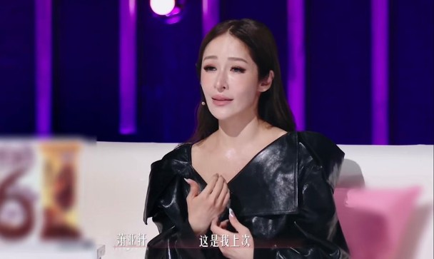 蕭亞軒在最近一集中,學員陳昱晴因感冒而影響真正實力發揮同身受。 蕭亞軒在最近一集中,學員陳昱晴因感冒而影響真正實力發揮同身受。