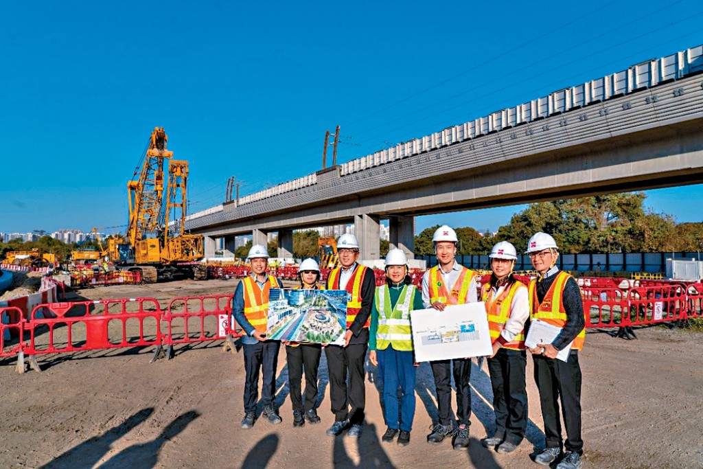 運輸及物流局局長陳美寶日前到洪水橋視察。