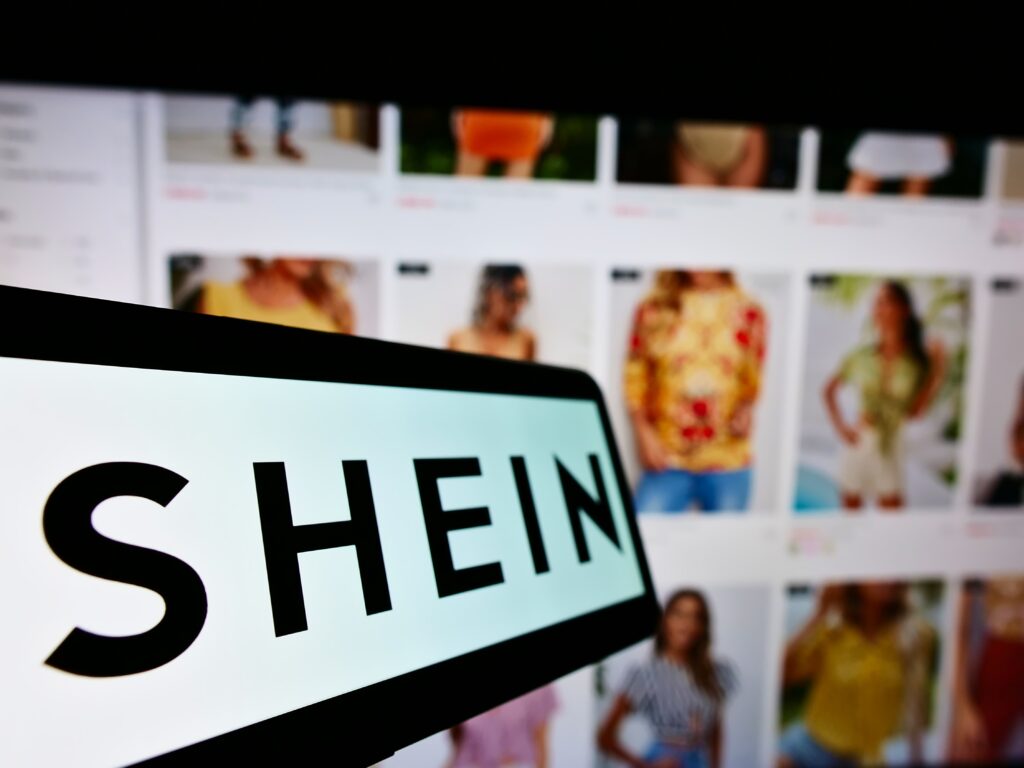 报道又指，虽然Inditex尚未公布第三季财务数据，但预料SHEIN今年收入很可能超过Zara，成为全球最大的快时尚品牌。