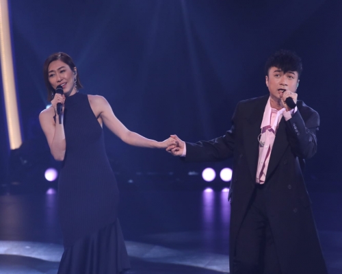 胡定欣終於和古巨基合唱演出。