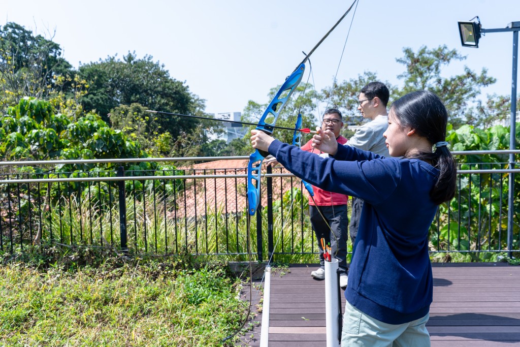 除了新興運動，亦有提供其他運動設備如攀登、射箭、IPSC 室內氣槍射擊，可家庭組隊，一起鬥智鬥力。（圖片來源：官方圖片）