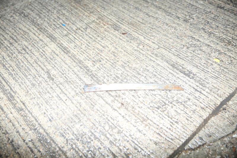 現場遺下一把涉案的刀。資料圖片
