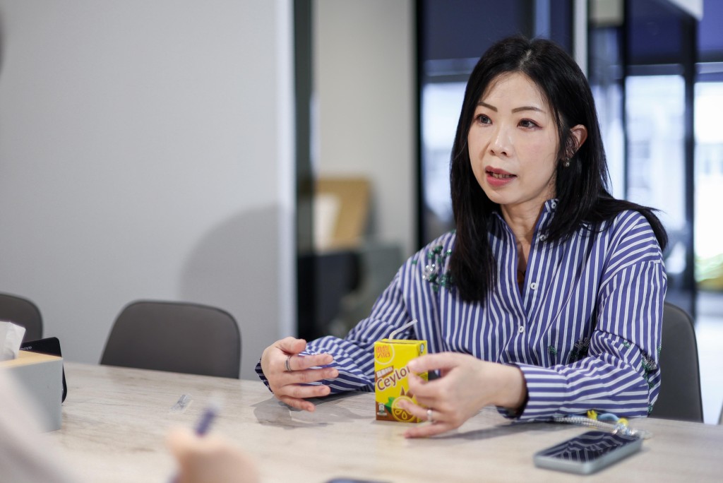 曾慧莉回憶，由於是首批申請，許多標準在初期都比較模糊，需要大量時間與官員磋商。