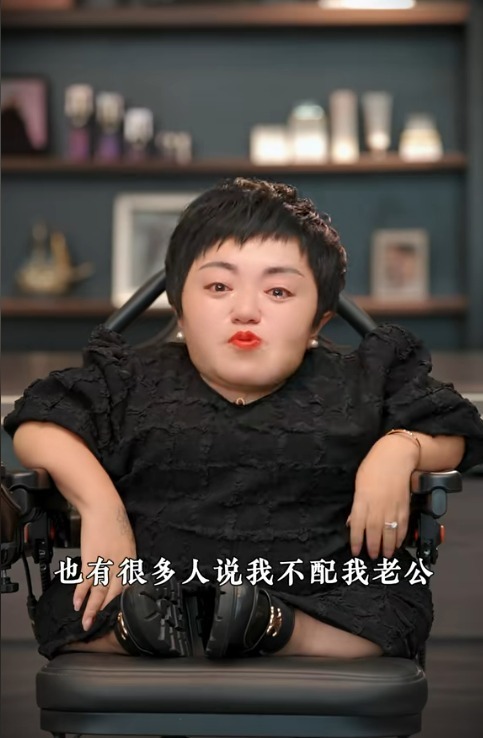 李喜梅和大雙最終於今年4月離婚。 李喜梅和大雙最終於今年4月離婚。