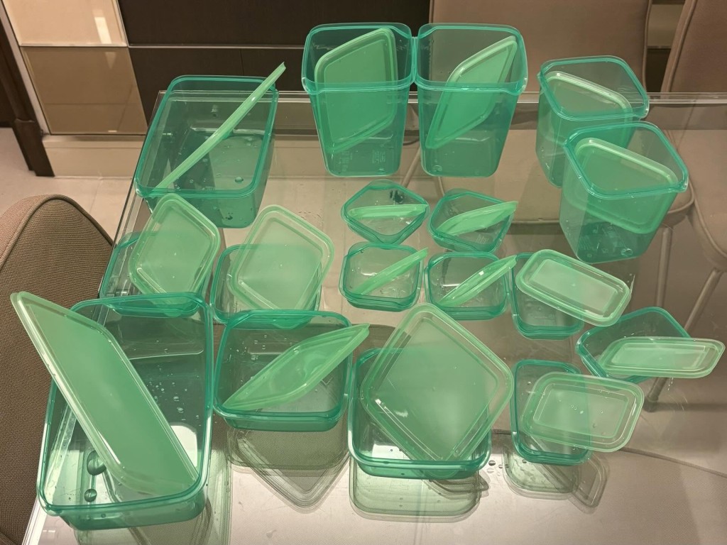 有港人消费者分享宜家购物体验时表示,一套仅售39.9港元的连盖食物盒「好抵买」。 有港人消费者分享宜家购物体验时表示,一套仅售39.9港元的连盖食物盒「好抵买」。