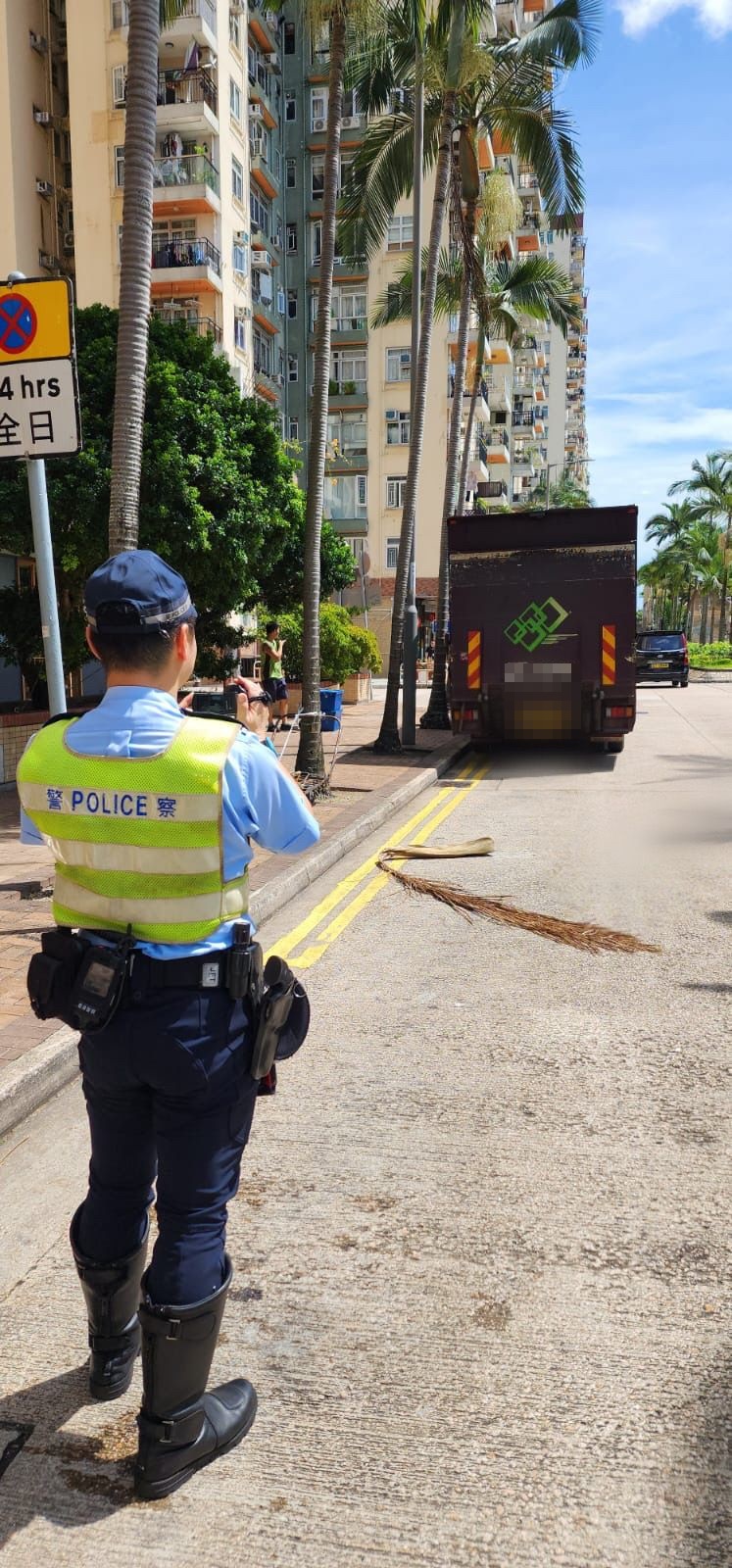 深水埗警區昨（4日）在區內針對單車及違例泊車相關的交通罪行進行執法。