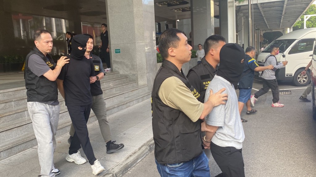 澳門司警拘捕兩名香港男子。