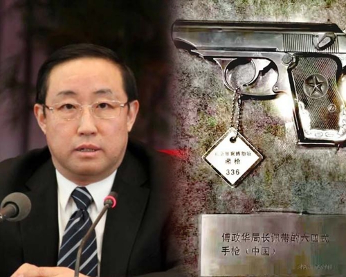 傅政華隨馬後，有網友上載了他的配槍。互聯網圖片