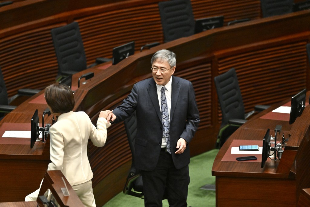政務司副司長卓永興