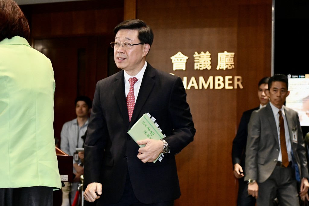 行政長官李家超今早（28日）於立法會與議員，舉行首次「行政長官與立法會議員對談交流會」。
